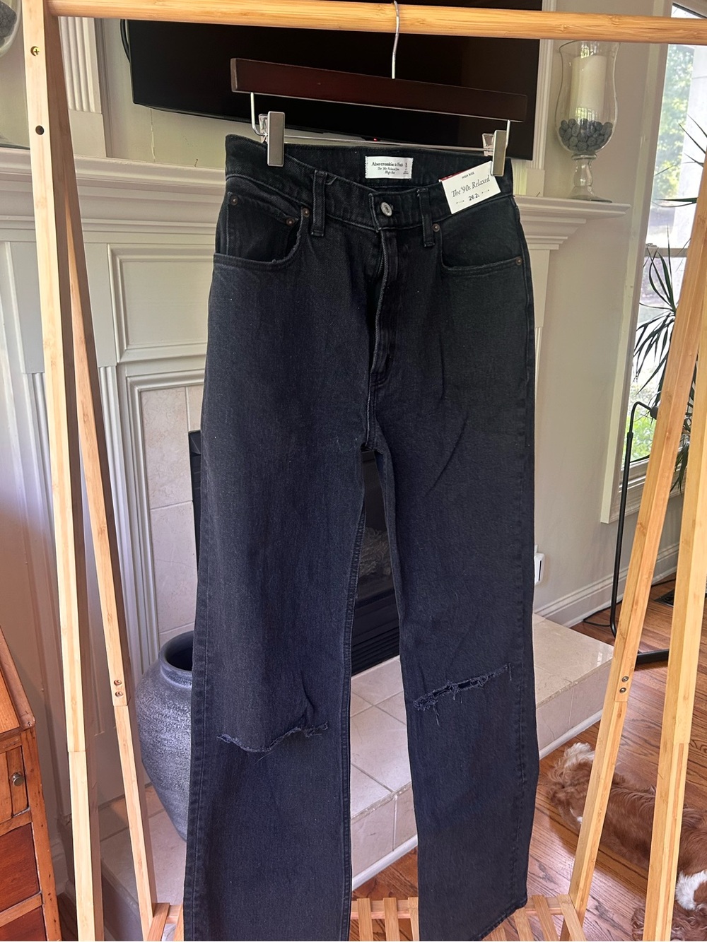 *can’t ship until 05/16* Abercrombie & Fitch High Rise The 90s Relaxed Jean LONG